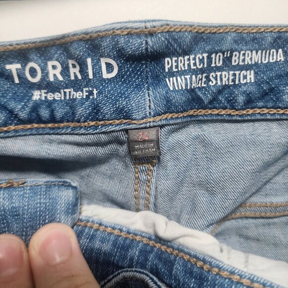 Worn Once Torrid Size 24 Checkered Bermuda Shorts - Picture 3 of 3